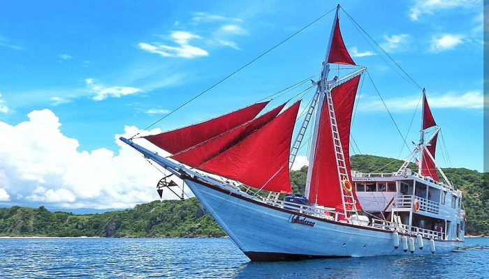 Boat trip Labuan Bajo, Komodo boat trip, Komodo Island boat, Komodo tour Lombok, Komodo boat trip, Komodo boat trip, Bose, Komodoexplore, Komodoboatstour,