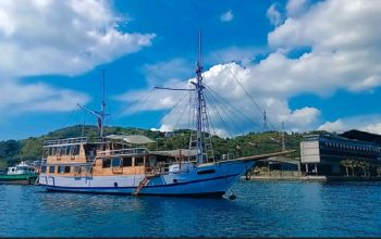 Komodo Tour, Komodo Tourism, Holiday on Komodo Island, Cheapest Komodo Tour Packages 2025, Komodo boats Tour, Luxury Cruise