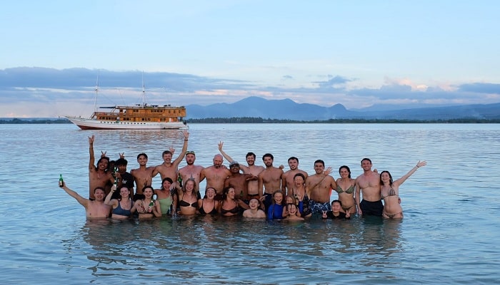 komodo island tour, komodo national park tours, komodo tour, komodo island tours, komodo tour package, tour to komodo, komodo