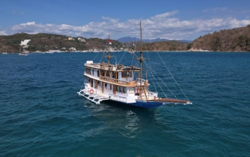 Komodo tour 3 days 2 nights with island trekking and snorkeling activities.