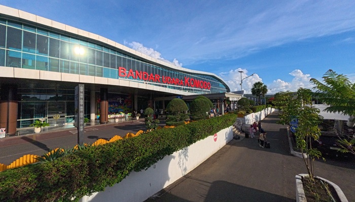 Komodo Airport (LBJ) terminal building, Labuan Bajo, travelers arriving for Komodo tours, Indonesia travel hub.