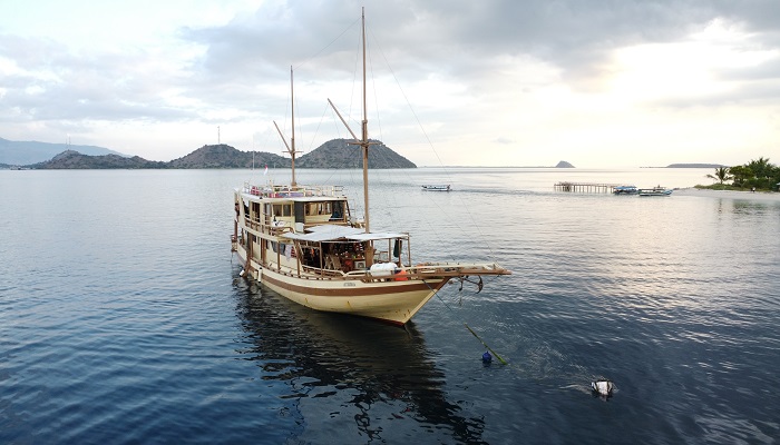 Komodo boat Trip from flores to Lombok 2026