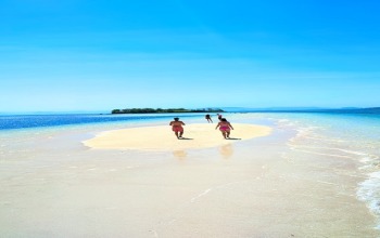 Manta point and Taka Makassar tour in Labuan Bajo Flores Indonesia